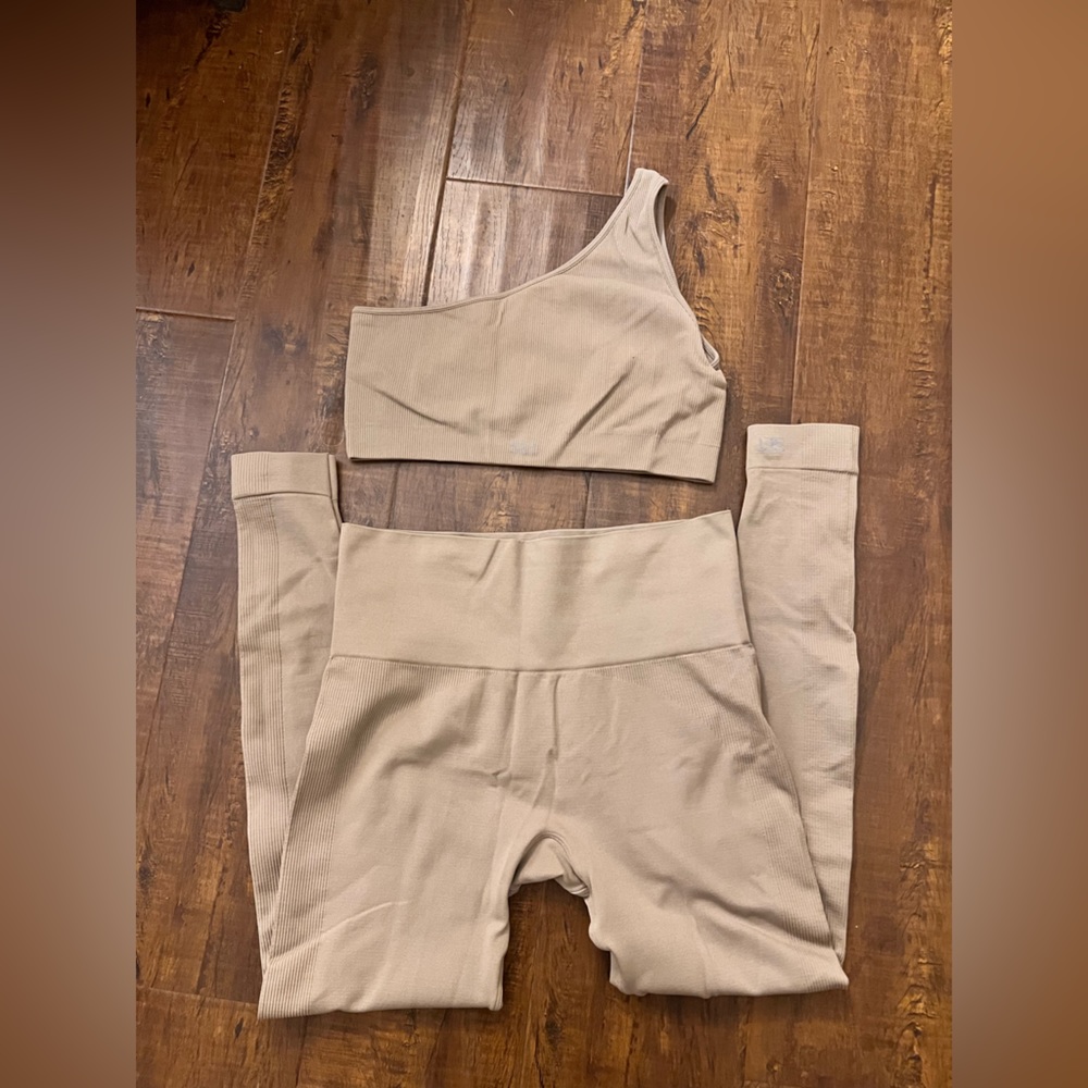 Set Active Sculptflex set in Sand - top & bottom, size medium